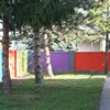 Škôlkarsky plot už zvnútra žiari farbami
