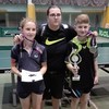 Mladí stolní tenisti s medailami